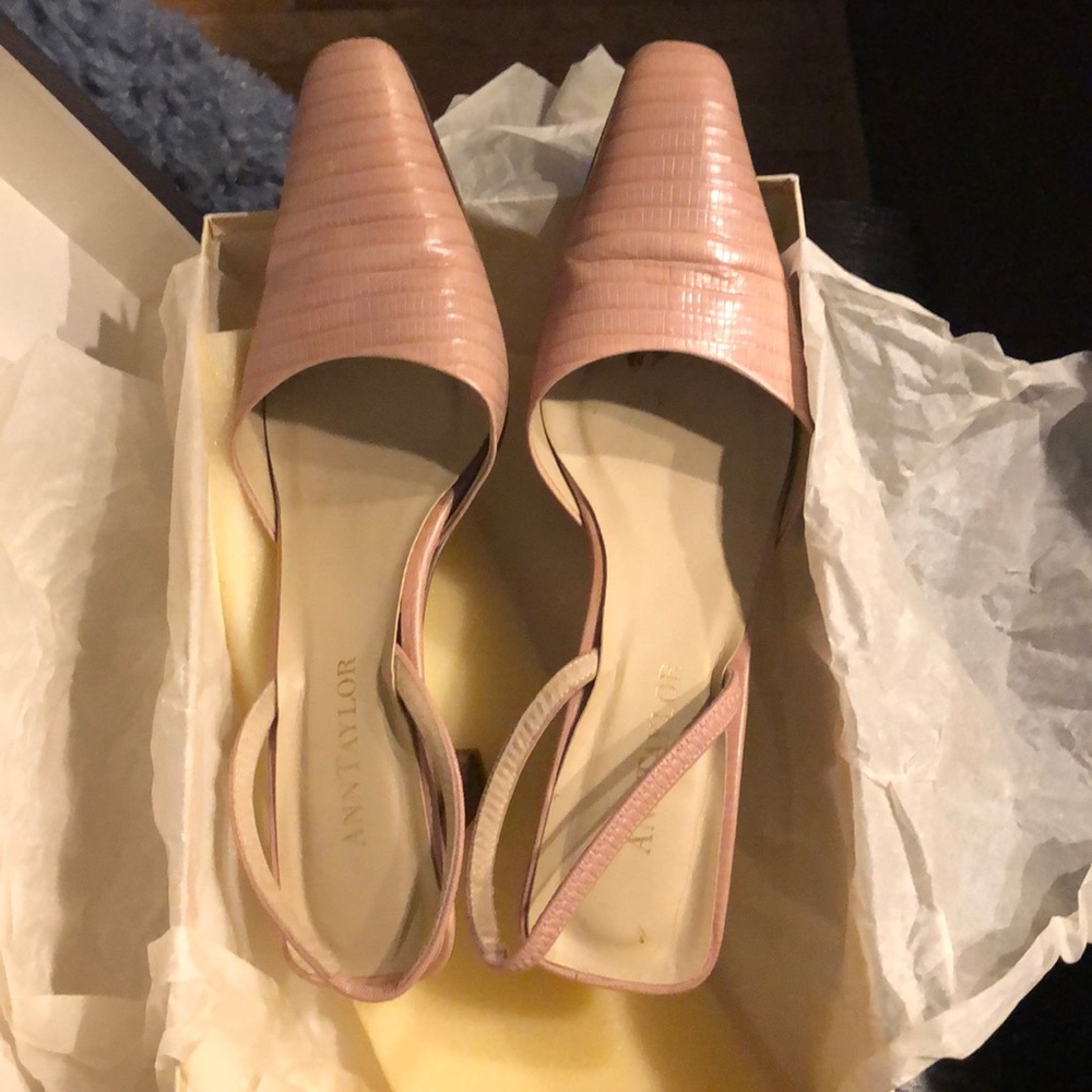 Pink lizard embossed slingbacks